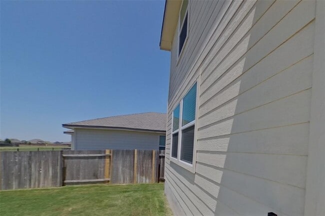Building Photo - 5200 Saddle Clb Dr
