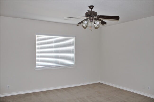 Building Photo - MEADOW OAKS