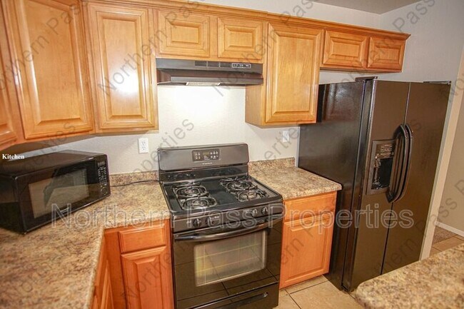 Building Photo - 10790 Adin St