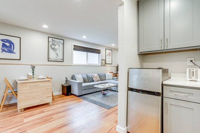 Building Photo - 10052 Interlake Ave N