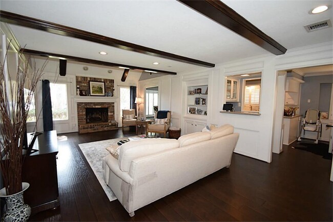 Building Photo - 20610 Laurel Lock Dr