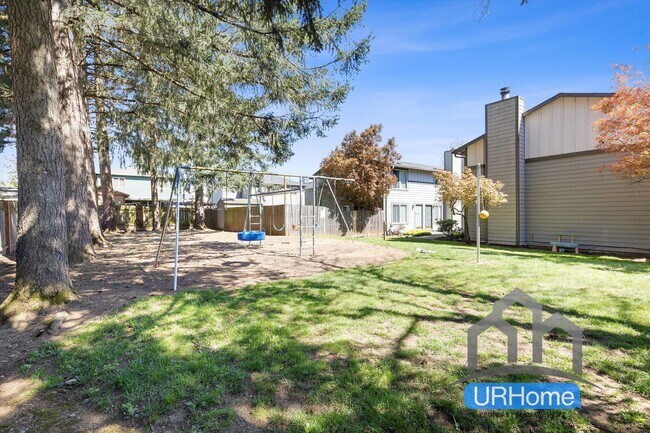 Building Photo - First Month FREE! Spacious 2BD/1.5BA Townhome in SE Portland - Move-In Ready