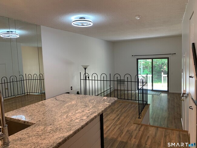 Building Photo - 11 King Arthur Dr