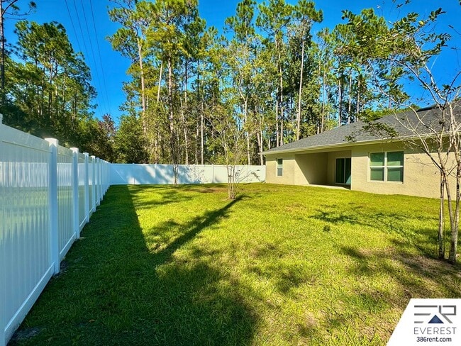 Building Photo - FULLY FENCED, LIKE NEW 3/2/2 IN PINE LAKES