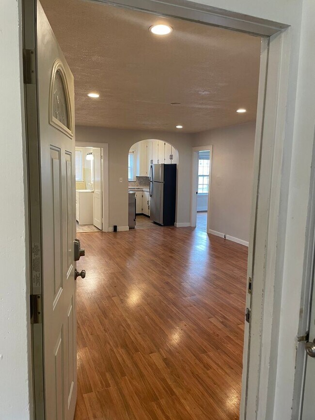 Building Photo - 12 Vine St