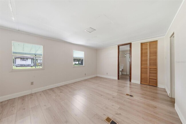 Building Photo - 1096 Navajo Dr