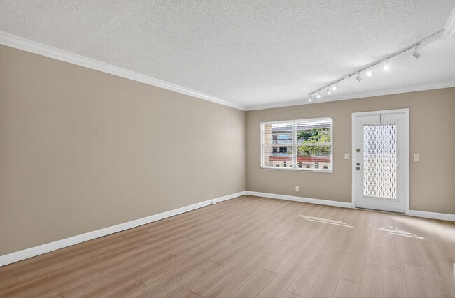 Building Photo - 277 Brighton G