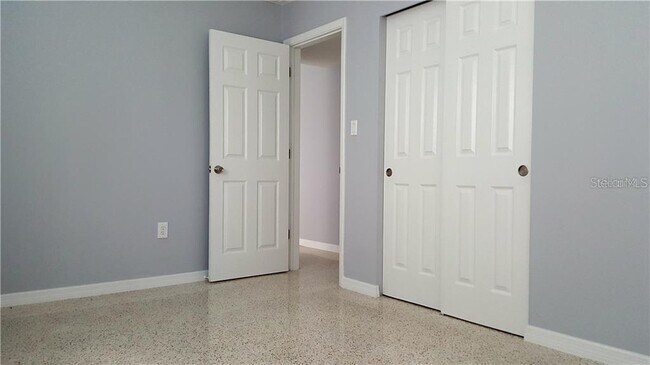 Building Photo - 5211 Hemlock Dr