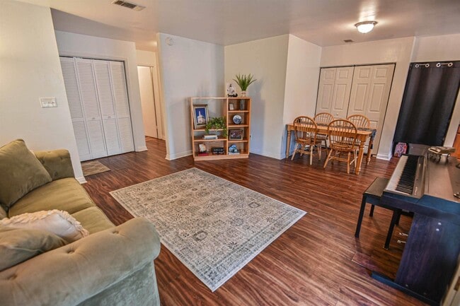 Building Photo - 809 California St