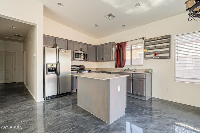 Building Photo - 2669 E Bellerive Dr