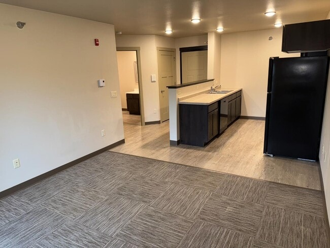 Building Photo - 922 Charles St