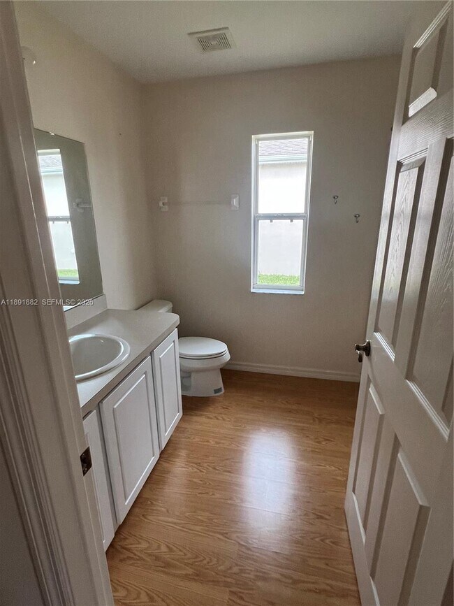 Building Photo - 1679 SW 156th Ln