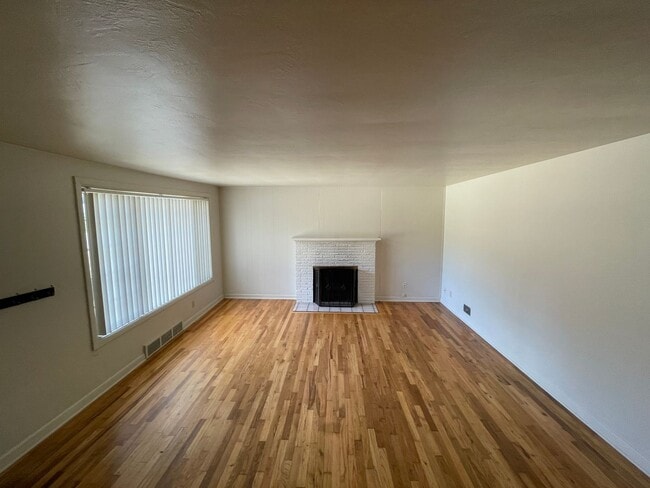 Building Photo - Fantastic SE Salem location!