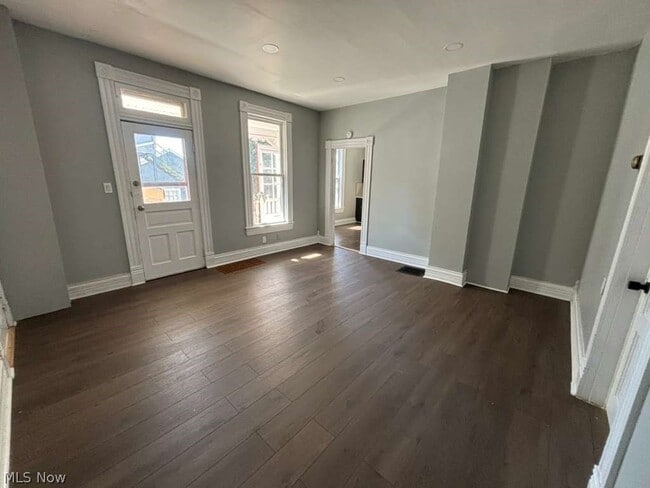 Building Photo - 237 N Lincoln St