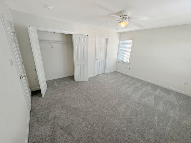 Building Photo - Bright and Spacious 4-Bedroom Townhouse in...