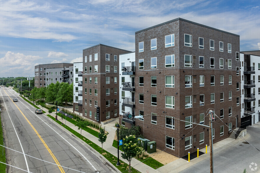 Primary Building - The Arrow Apartments - Student Housing