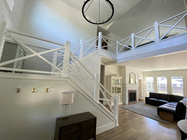 Building Photo - 530 Craftsman Way