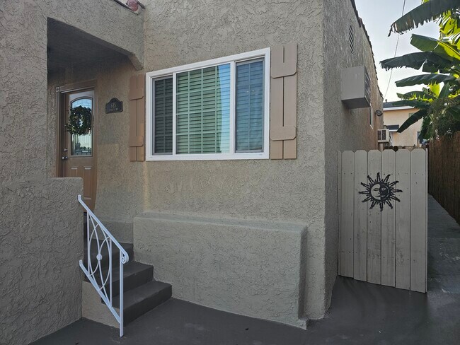 Building Photo - 615 Forest Ave