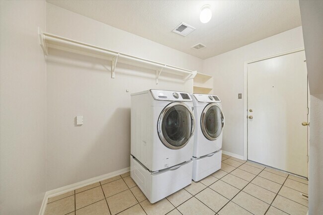 Building Photo - 6227 Sentry Park Ln