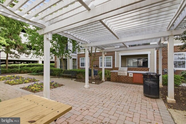 Building Photo - 12913 Centre Park Cir