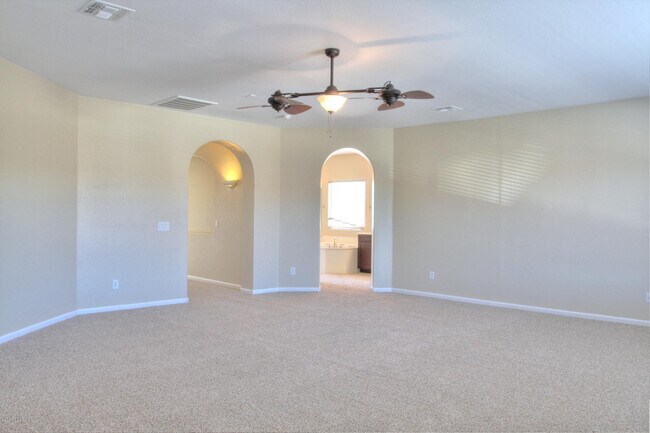Building Photo - 2413 E Park View Ln