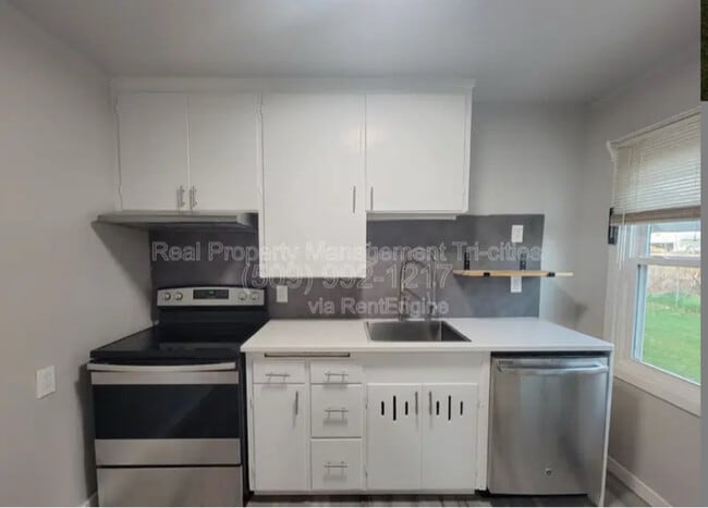 Building Photo - 402 Barth Ave