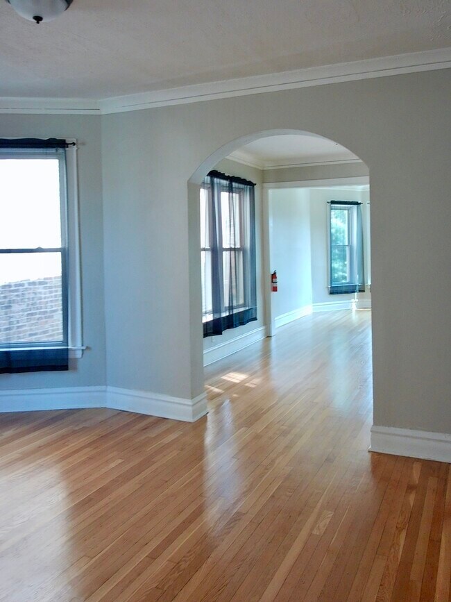 Building Photo - 3918 W Van Buren St