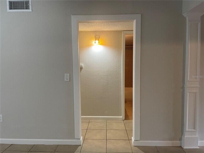 Building Photo - 2812 Somerset Park Dr