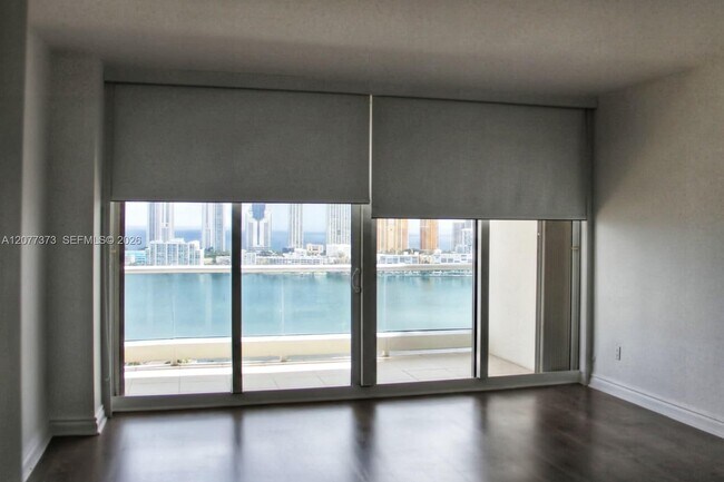 Building Photo - 7000 Island Blvd