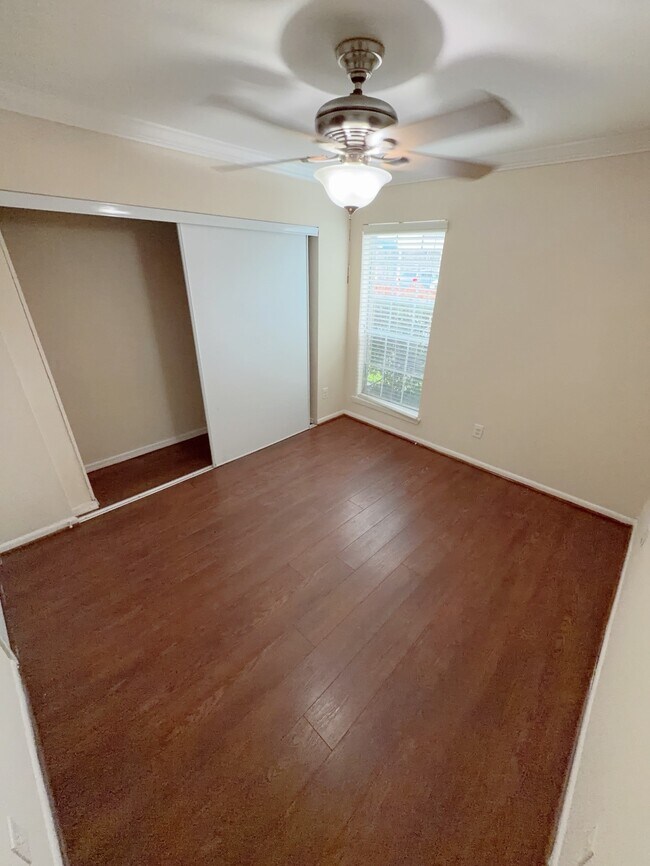 Building Photo - 6666 Harbor Town Dr