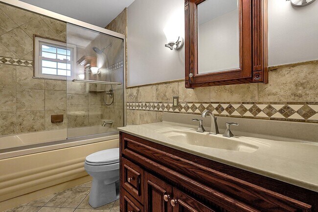 Building Photo - 4959 Woodbriar Pl