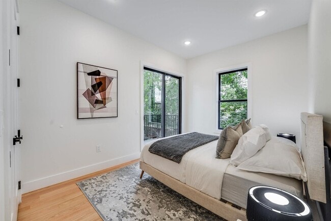 Building Photo - 95 Stegman St