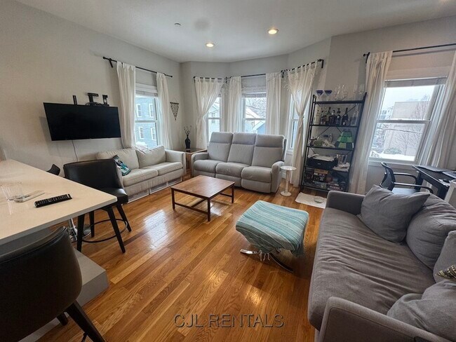 Building Photo - 9 Harding St