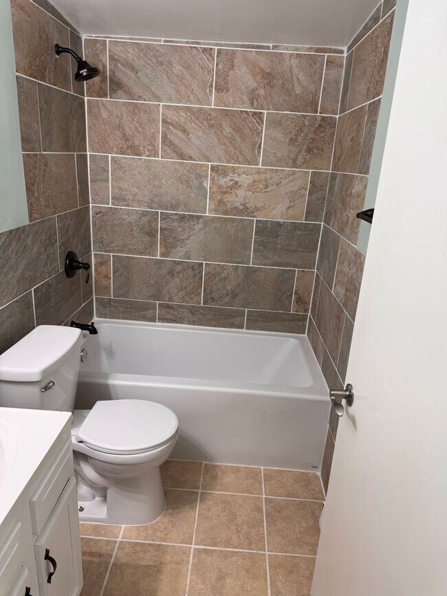 Building Photo - 13 McKinley St