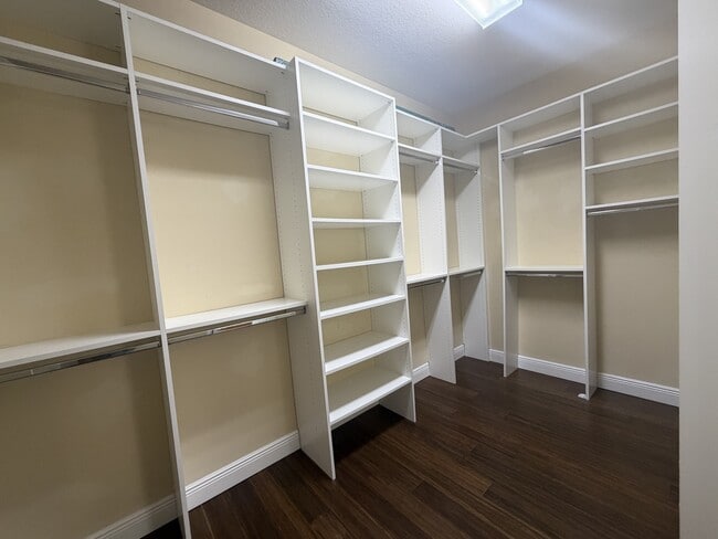 Building Photo - 11908 SW Crestwood Cir