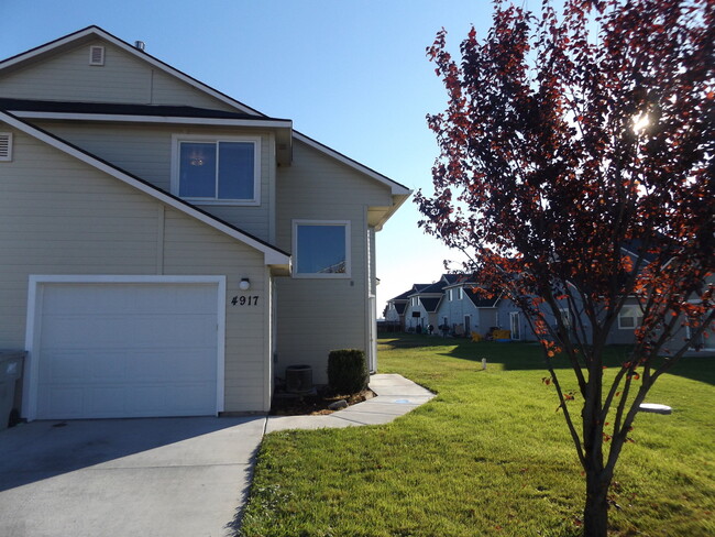 Building Photo - Beautiful Open Floor Plan Featuring Two Be...