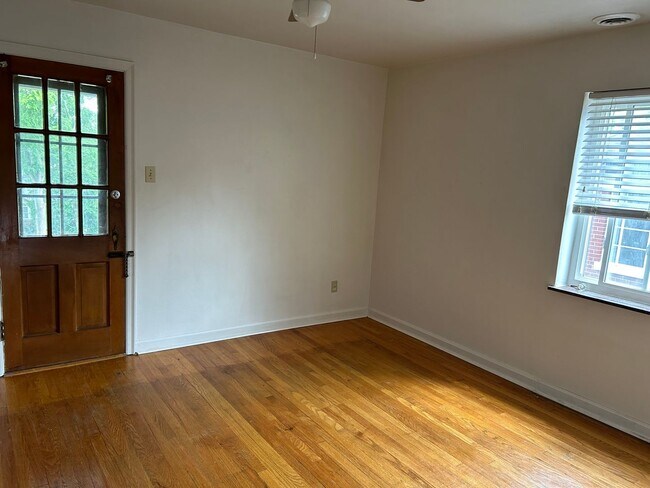 Building Photo - 6622 Ravenal Ct