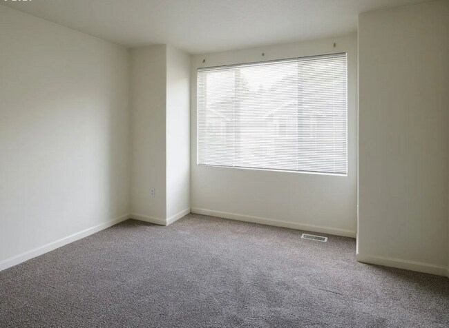 Building Photo - 2-Bedroom Beaverton Condo with Private En-Suite Bathrooms, Open Floor Plan, Private Balcony & Att...