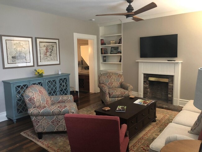 Building Photo - 422 S Mill St