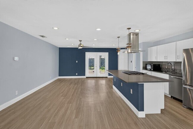 Building Photo - 8602 Colonial Dr