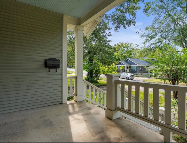 Building Photo - 4920 Lee Ave