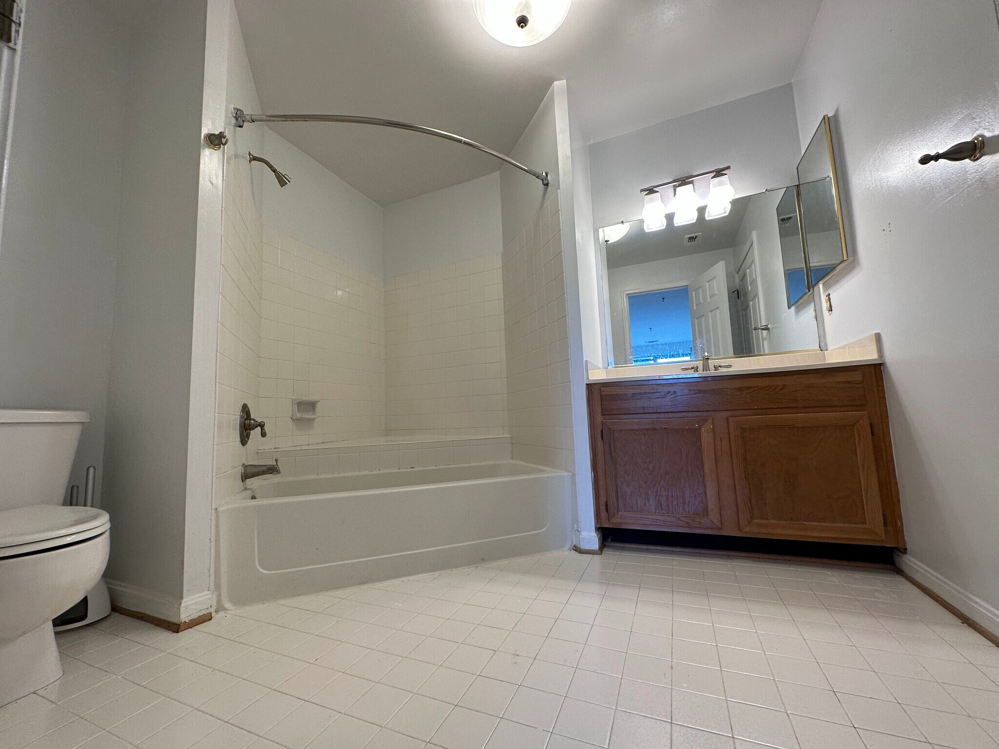 Master Bathroom - 1100 Quaker Hill Dr