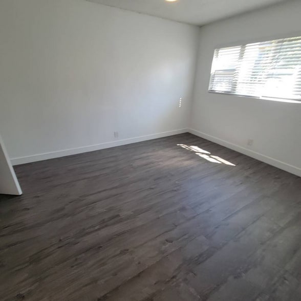 Building Photo - 3956 Stevely Ave