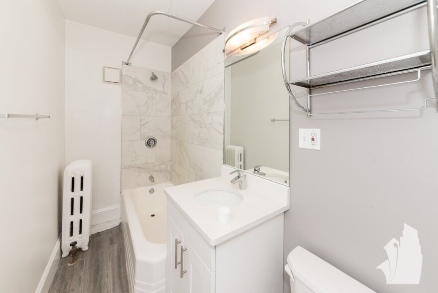 Building Photo - 639 W Cornelia Ave