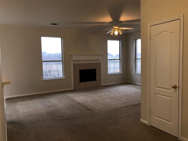 Building Photo - 3604 Roller Crossing