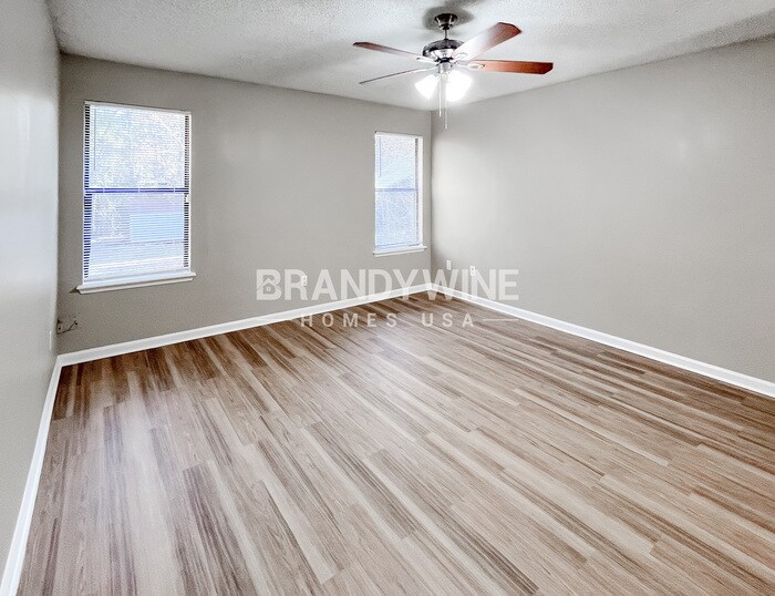 Building Photo - 7901 Winterwood Cir N