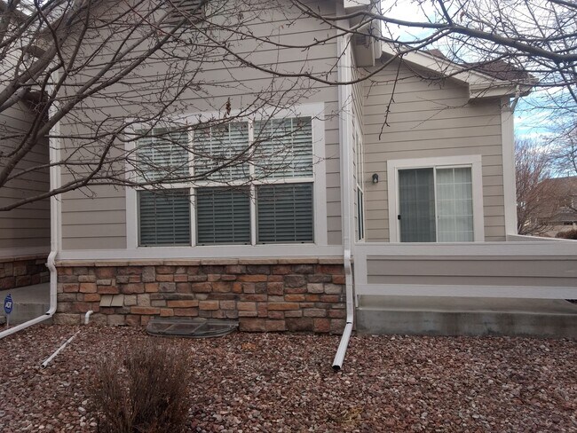 Building Photo - 2 bed/3 bath with spacious finished basement!