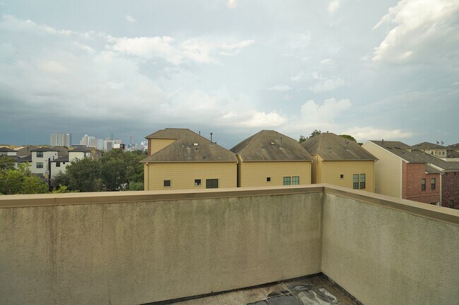 Building Photo - 4611 Austin St