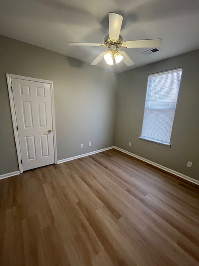 Building Photo - 3 Bedroom, 2 Bath home located conveniently in the Hamburg area!