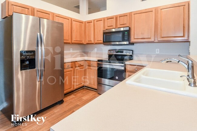 Building Photo - 848 MacKenzie Cir